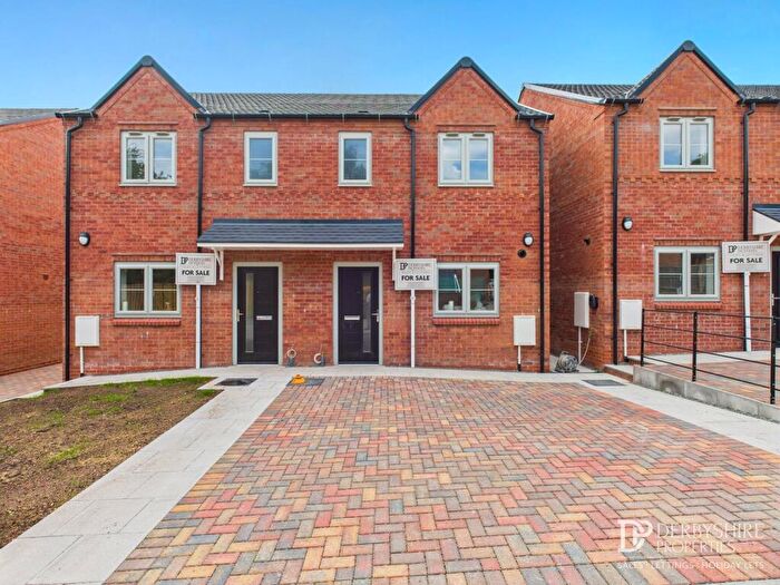 3 Bedroom Semi-Detached House For Sale In Kilnstone Close, Church Gresley, DE11