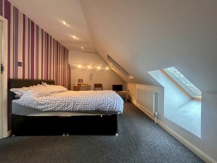 1 Bedroom Flat To Rent In Southborough Lane, Bromley, BR2