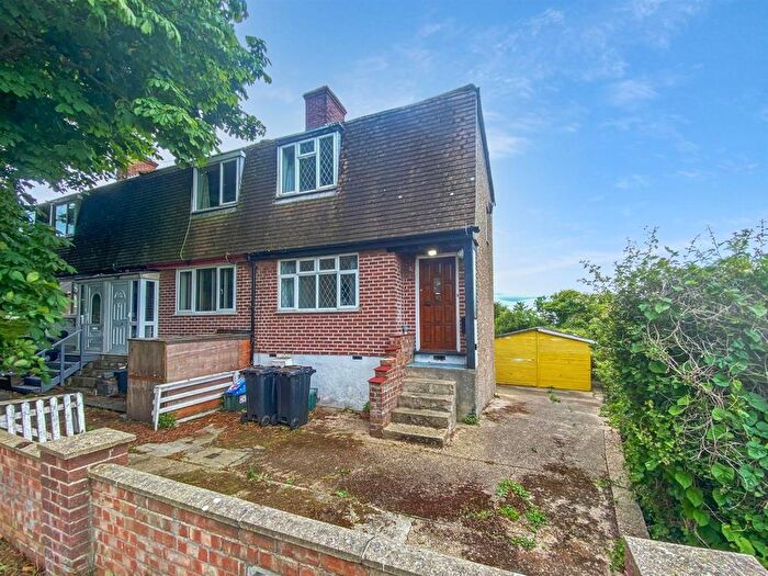 3 Bedroom End Of Terrace House To Rent In First Avenue, Walton On The Naze, CO14