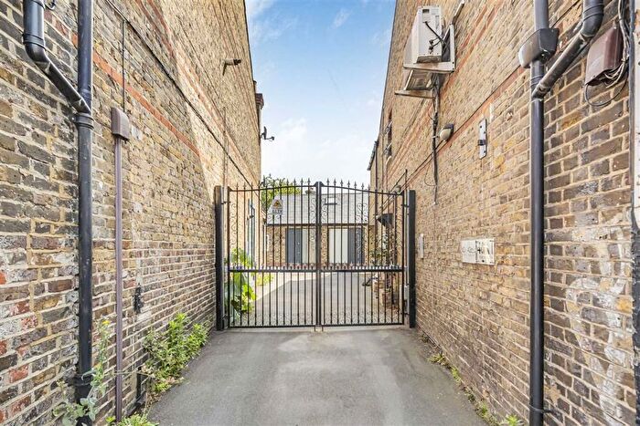 1 Bedroom Flat To Rent In High Street, Teddington, KT1