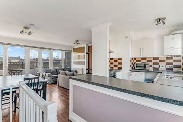 2 Bedroom Flat To Rent In Camden Road, Camden, NW1