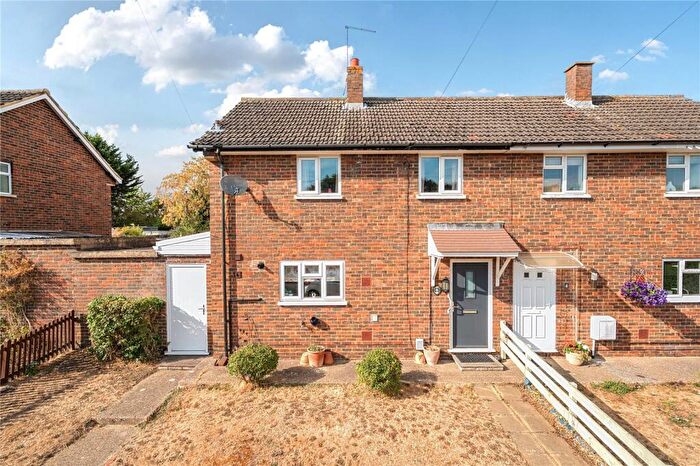 2 Bedroom Semi-Detached House For Sale In Hawthorn Road, Woking, GU22