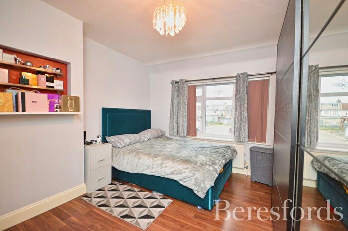 3 Bedroom Terraced House For Sale In Green Lane, Dagenham, RM8