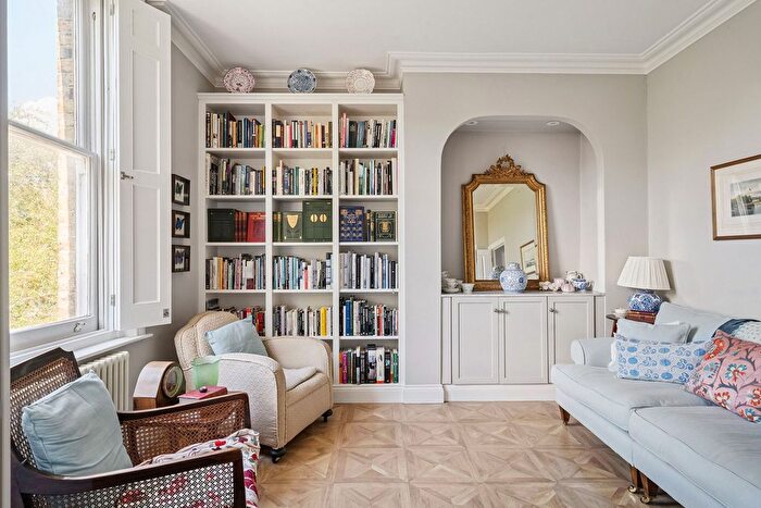 2 Bedroom Flat For Sale In Onslow Road, Richmond, TW10