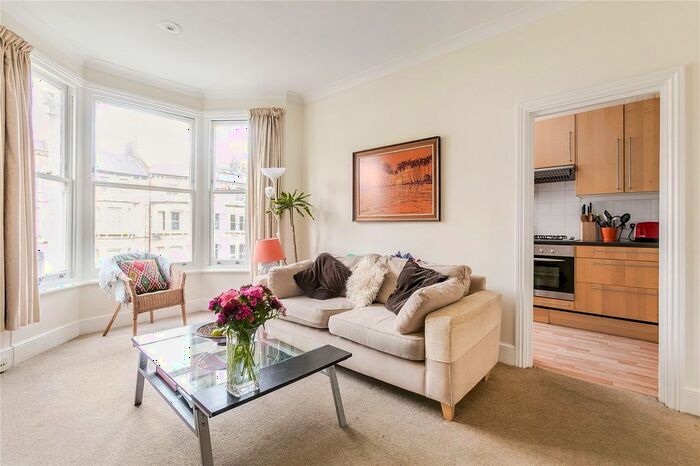 2 Bedroom Flat To Rent In Chelsham Road, London, SW4