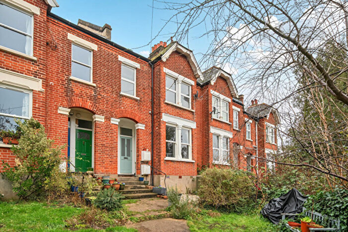 2 Bedroom Maisonette For Sale In Oaksford Avenue, London, SE26