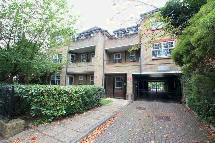 2 Bedroom Flat To Rent In Woking, GU21