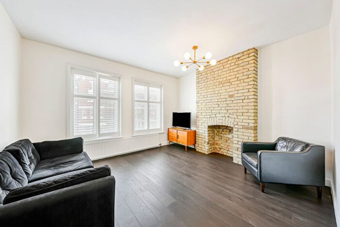 4 Bedroom Flat To Rent In Heath Street, Hampstead Village, NW3
