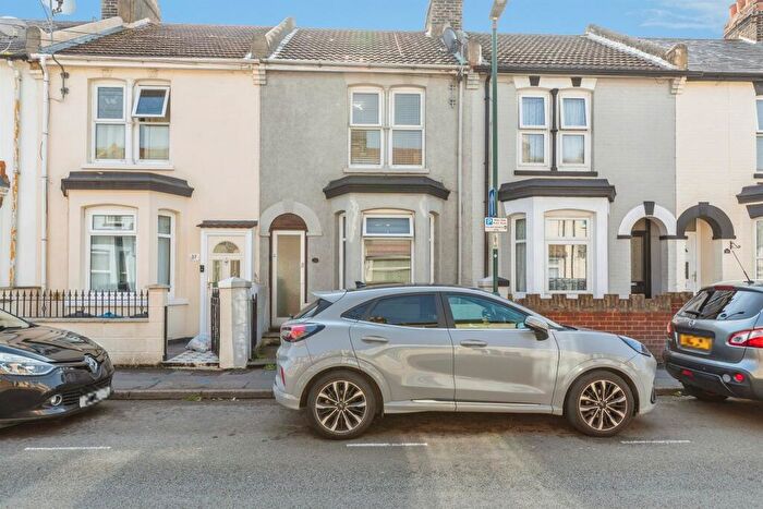 3 Bedroom Terraced House For Sale In Livingstone Road, Gillingham, ME7