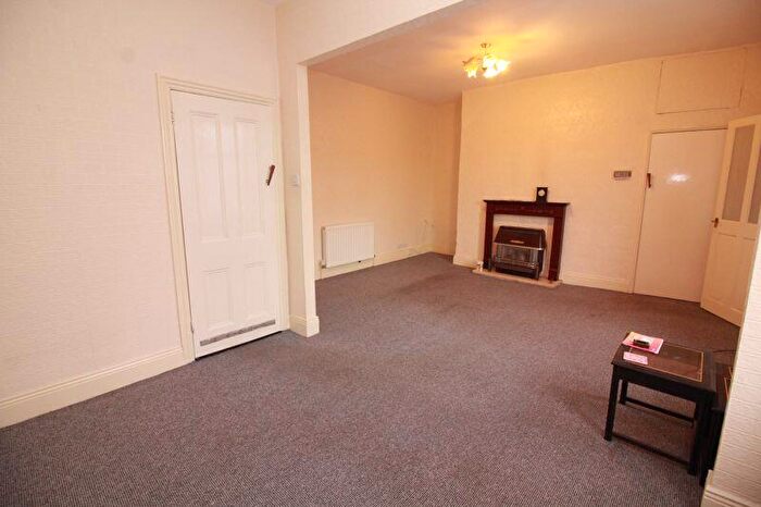 2 Bedroom Flat To Rent In Two Bed Upper Flat, George Street, Gateshead, NE10