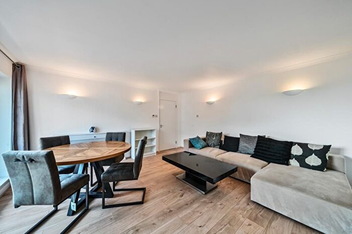 2 Bedroom Flat For Sale In Queensway, London, W2
