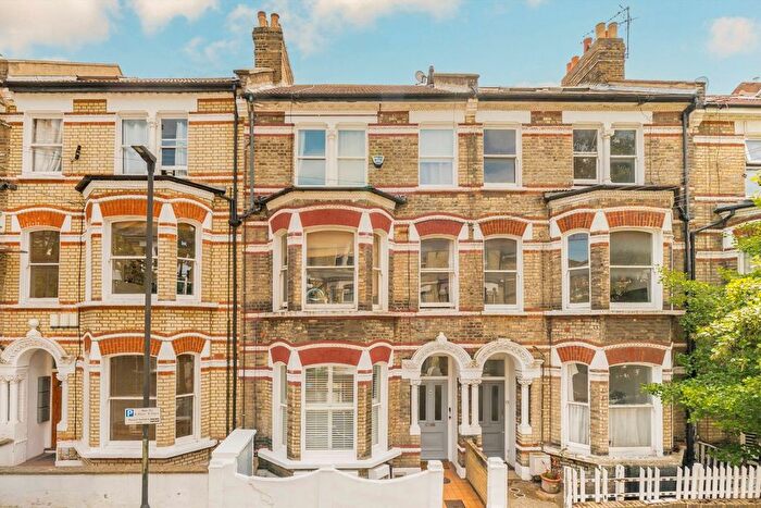 1 Bedroom Flat For Sale In Sandmere Road, Clapham, SW4