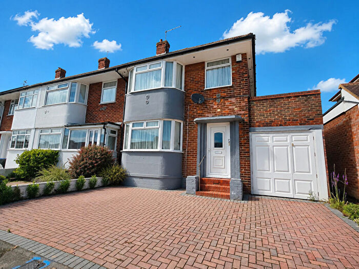 3 Bedroom End Of Terrace House For Sale In Old Shoreham Road, Southwick, BN42