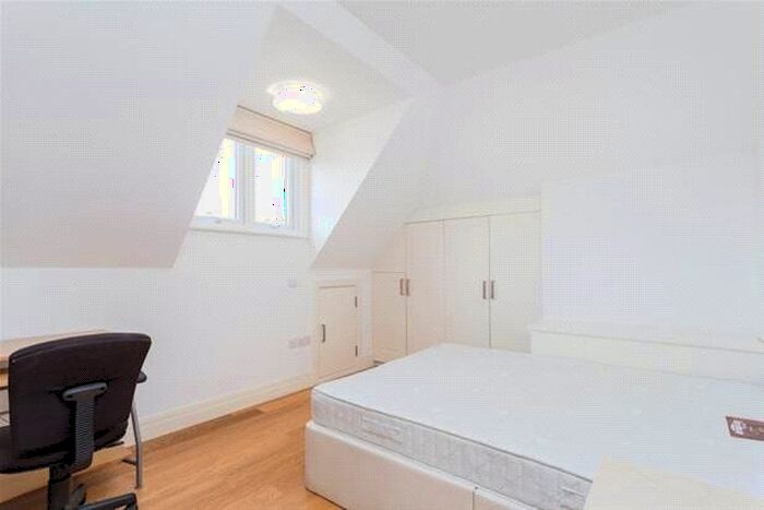 1 Bedroom Flat To Rent In Madeley Road, Ealing, Uk, W5