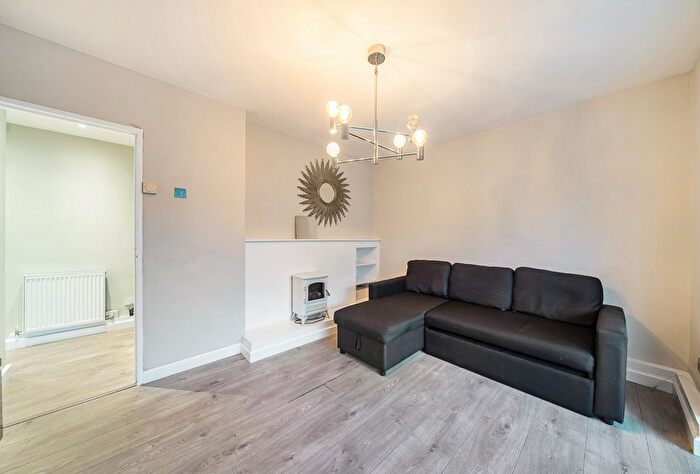 3 Bedroom Flat For Sale In Smithwood Close, London, SW19