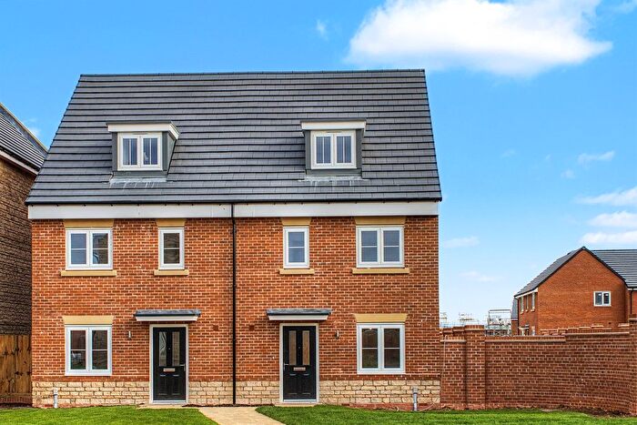 3 Bedroom Semi-Detached House For Sale In Webb Close, MK45