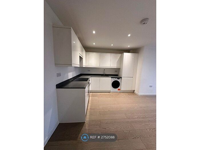 2 Bedroom Flat To Rent In Hubert Road, Brentwood, CM14