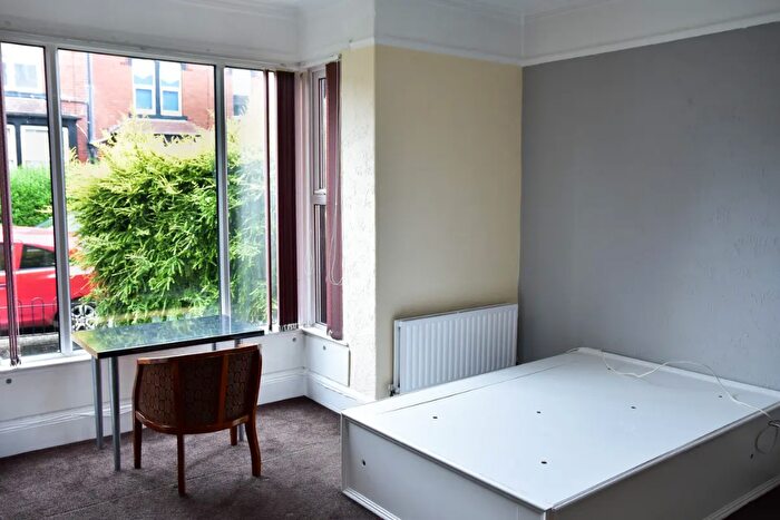 7 Bedroom Terraced House To Rent In Headingley Avenue, Leeds, West Yorkshire, LS6