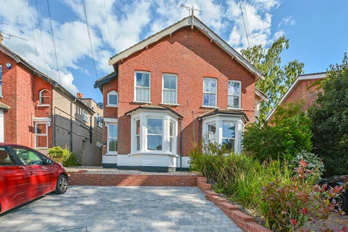 2 Bedroom Maisonette For Sale In Crescent Road, Warley, Brentwood, CM14