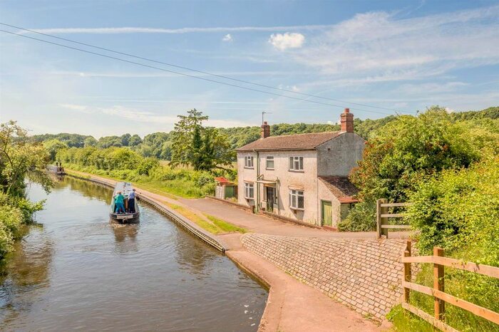 3 Bedroom Cottage For Sale In Canalside Cottage, High Street, Swindon, DY3