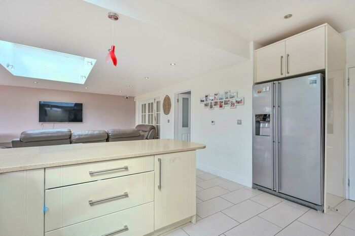 5 Bedroom Semi-Detached House To Rent In Kingston Road, Worcester Park, Epsom, KT19