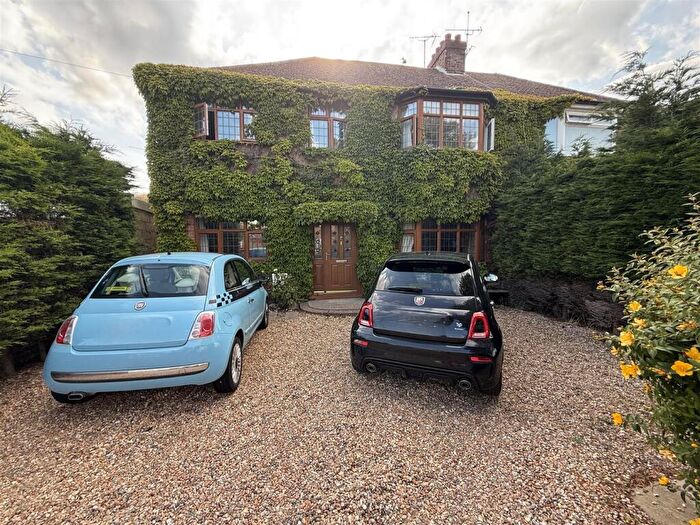 6 Bedroom Semi-Detached House For Sale In Argyle Avenue, Margate, CT9