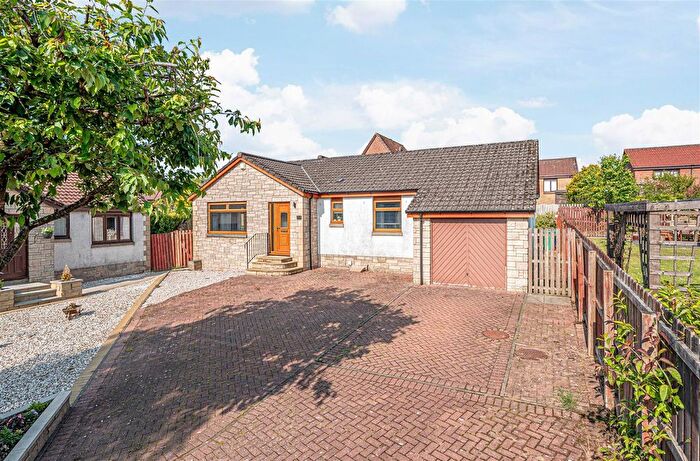 3 Bedroom Detached Bungalow For Sale In Rowan Lea, Kelty, KY4