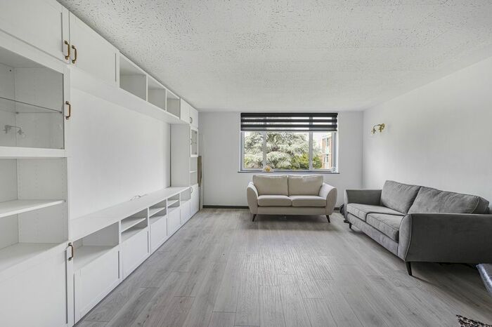 2 Bedroom Flat To Rent In Boreham Holt, Elstree, Borehamwood, WD6