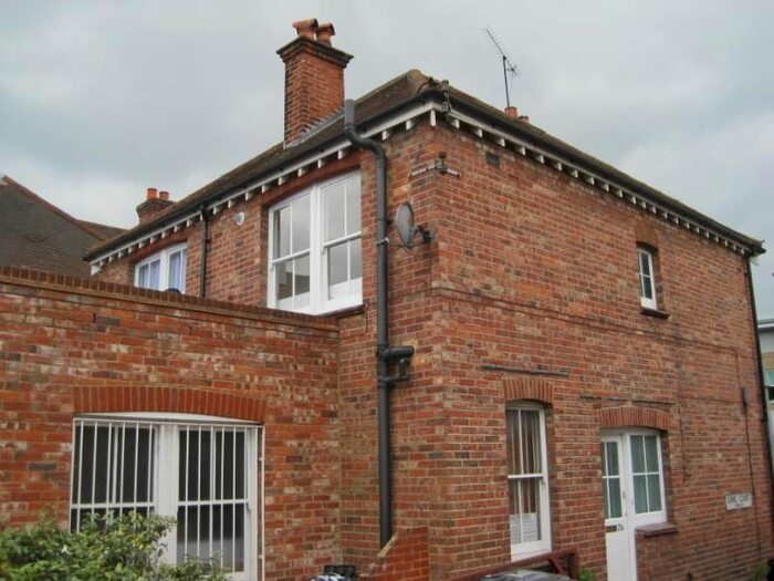 2 Bedroom Flat To Rent In Woodbridge Road, Guildford, Surrey, GU1
