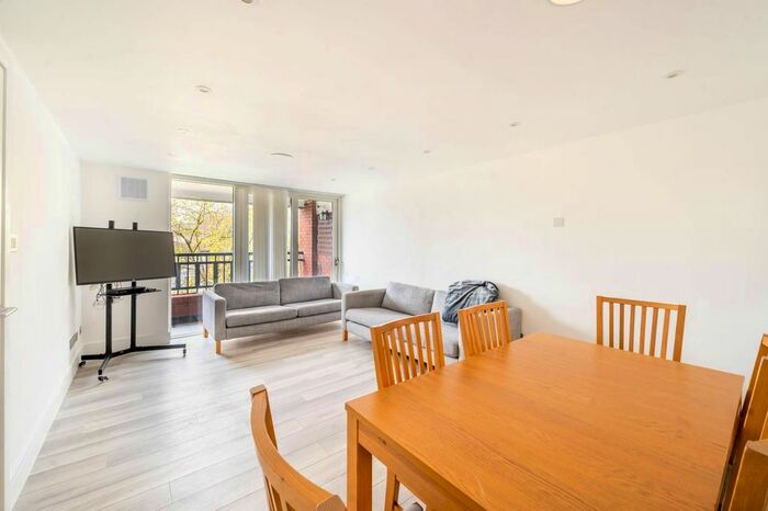 2 Bedroom Flat To Rent In Edith Terrace, Chelsea, London, SW10