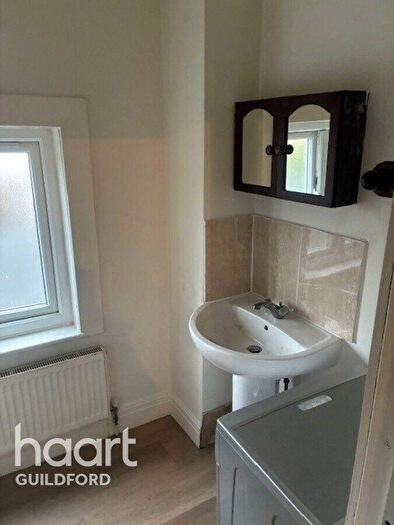 1 Bedroom Flat To Rent In Worplesdon Road, Guildford, GU2