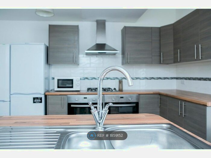 6 Bedroom Terraced House To Rent In Hudson Road, Southsea, PO5