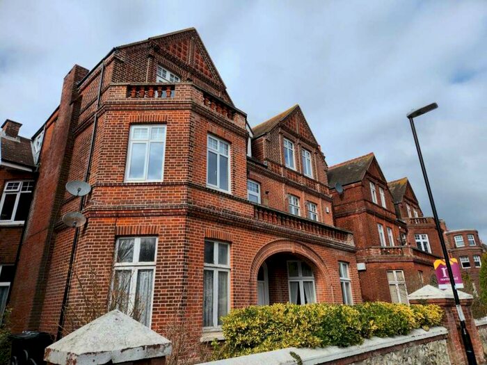 3 Bedroom Flat To Rent In Hartfield Road, Eastbourne, BN21