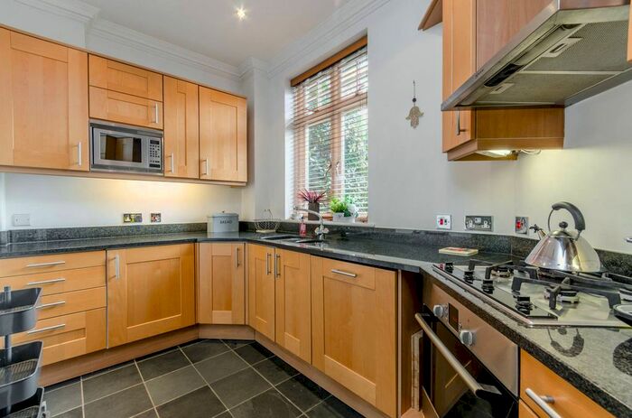 2 Bedroom Flat To Rent In Arthur Road, Wimbledon Park, London, SW19