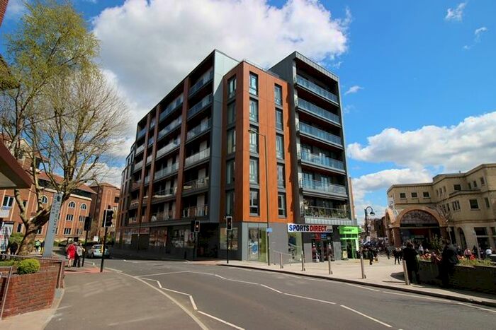 1 Bedroom Flat To Rent In Queensway, Redhill, RH1
