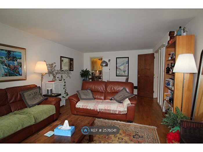 3 Bedroom Flat To Rent In North Battersea, London, SW11