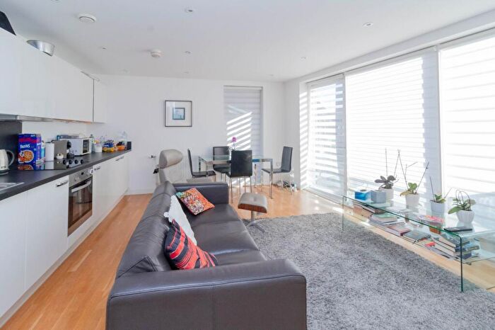 2 Bedroom Flat To Rent In Edgware, HA8