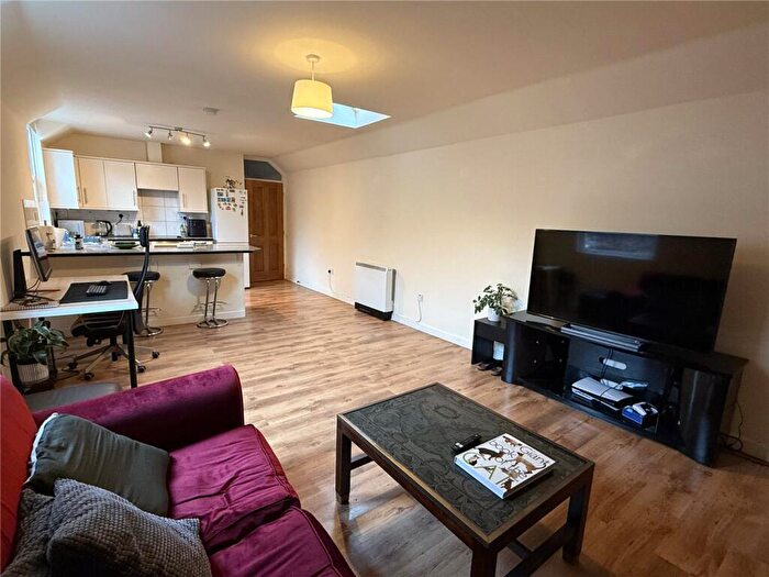 1 Bedroom Apartment To Rent In Chapel Street, Petersfield, Hampshire, GU32