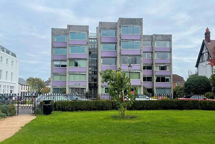 2 Bedroom Apartment For Sale In Ambleside Court, Crescent Road, Alverstoke, PO12