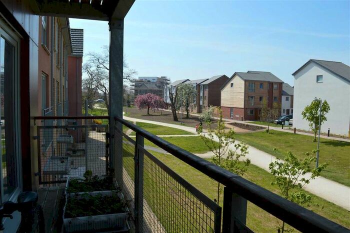 3 Bedroom Flat To Rent In Marsden Gardens, Dartford, DA1