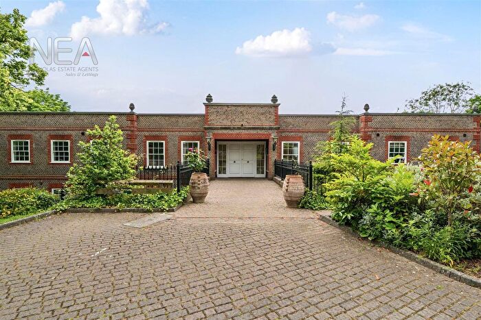 2 Bedroom Flat To Rent In Treetops, Caversham, Reading, RG4