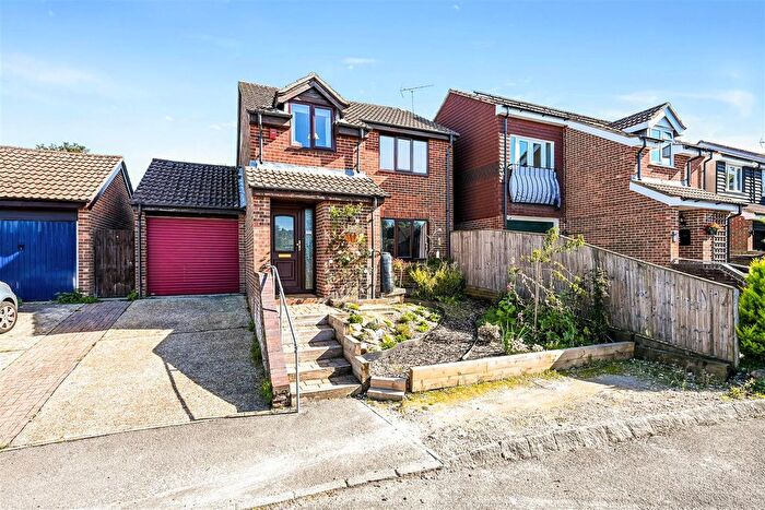 3 Bedroom Detached House For Sale In Derwent Close, Horndean, PO8