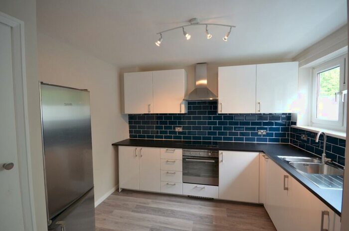 2 Bedroom Flat To Rent In Wricklemarsh Road, London, SE3