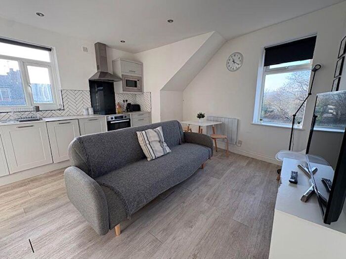 1 Bedroom Flat To Rent In Norman Grove, Leeds, LS5