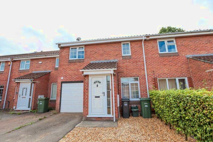 3 Bedroom Terraced House To Rent In Staples Close, Clevedon, BS21