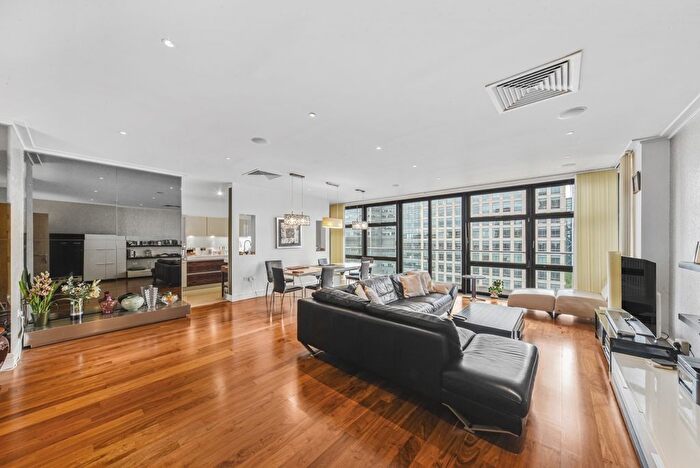 3 Bedroom Flat To Rent In Discovery Dock West, South Quay Square, E14