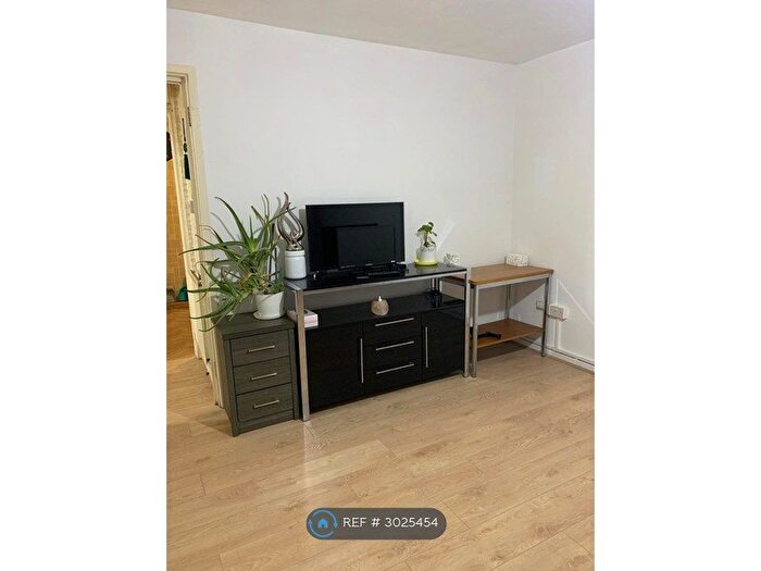 1 Bedroom Semi-Detached House To Rent In Icknield Port Road, Birmingham, B16