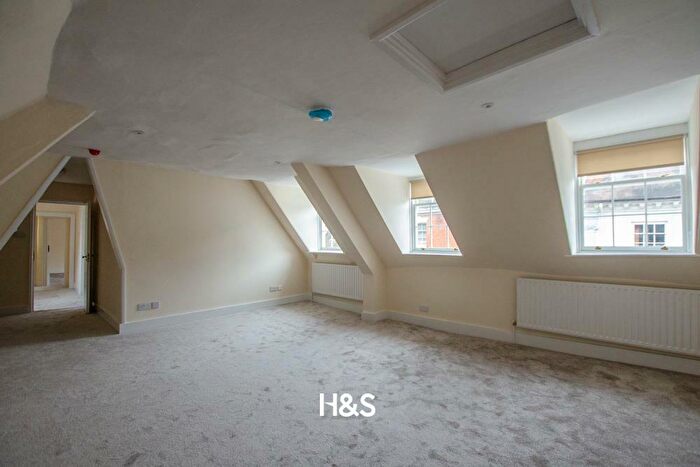 2 Bedroom Apartment To Rent In High Street, Warwick, CV34
