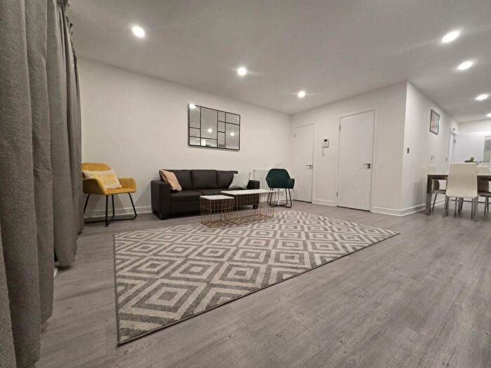 3 Bedroom Apartment To Rent In Butchers Road, London, E16