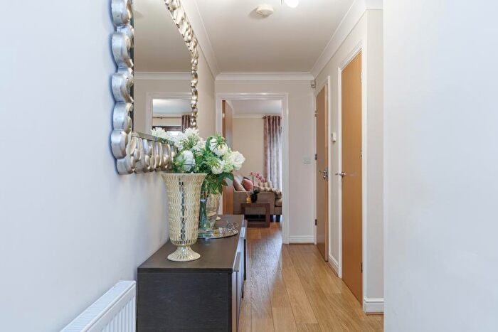 4 Bedroom Town House To Rent In John North Close, High Wycombe, HP11